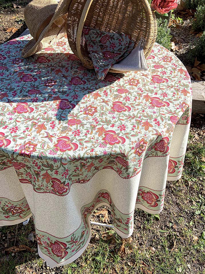 Round "Colombe" Tablecloth